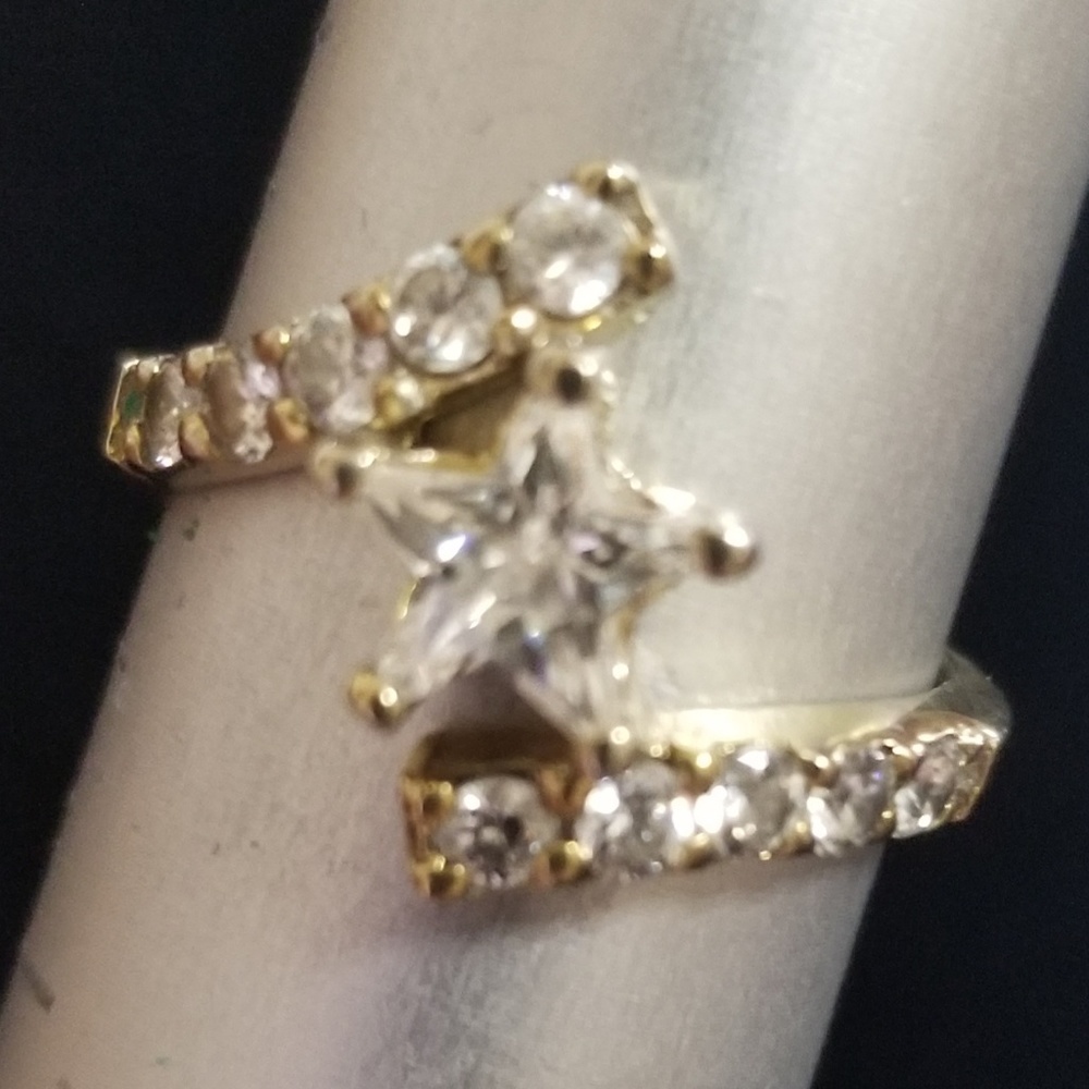 Elegant Gold and Silver Star Ring